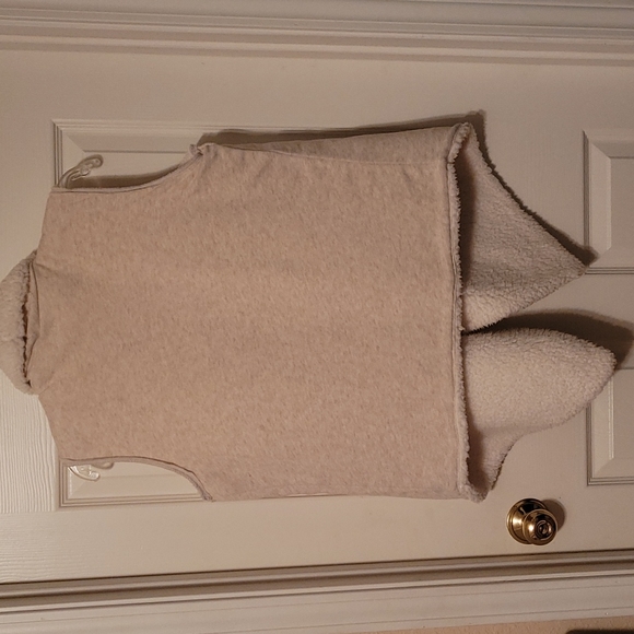 NWOT - SHERPA Lined Vest, WOW!! - Picture 9 of 15